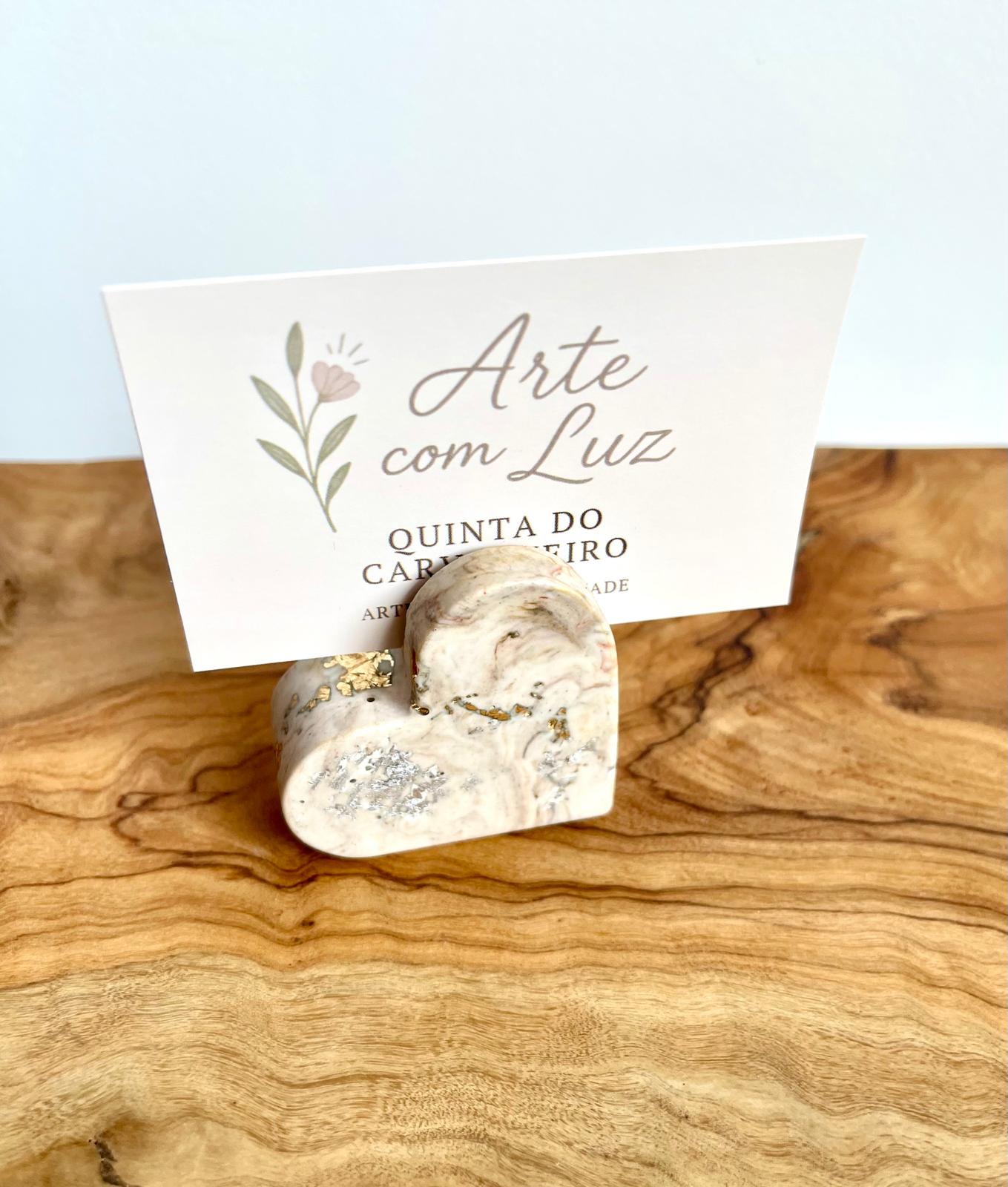 Porta-cartões em jesmonite em forma de coração