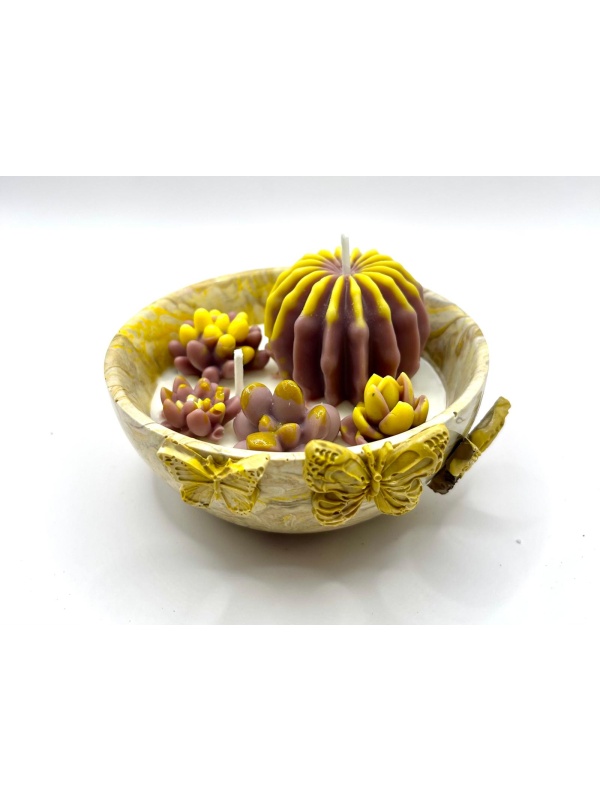 Vela decorativa em jesmonite e cera de soja perfumada com suculentas e borboletas