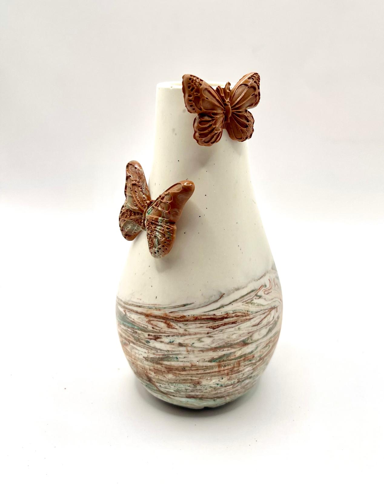 Jarra decorativa em jesmonite Primavera com borboletas