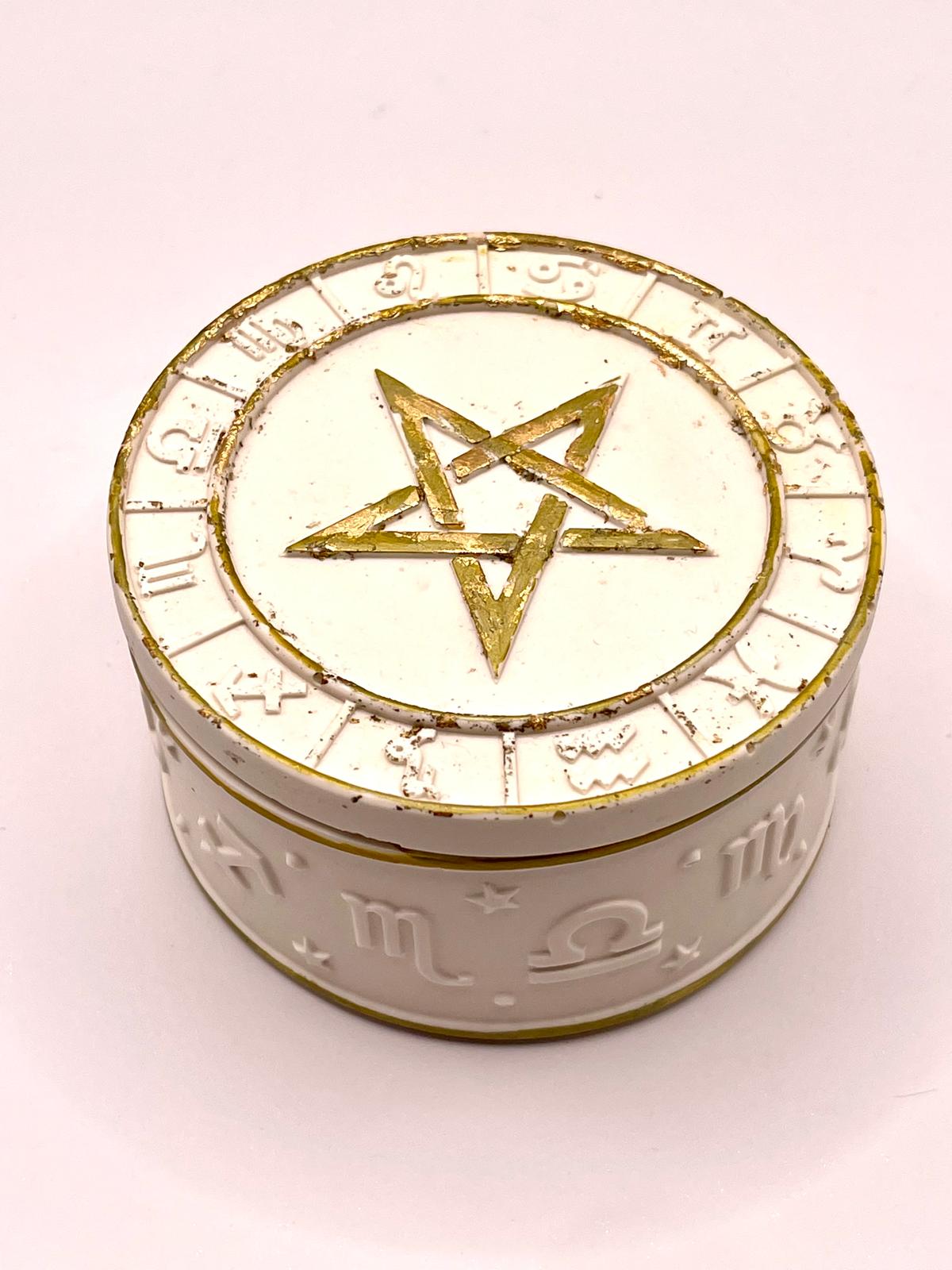 Caixa decorativa com tampa em jesmonite com pentagrama e signos