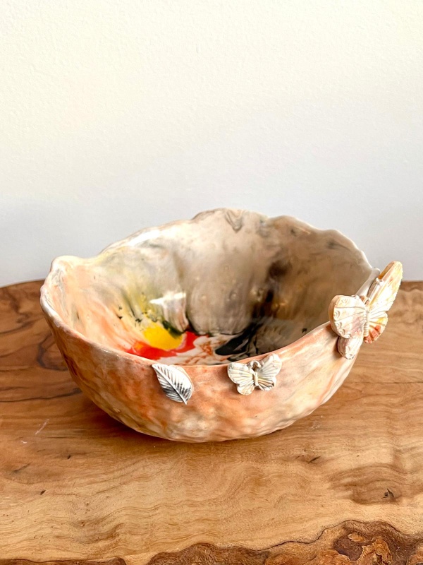 Taça decorativa primavera em jesmonite com borboletas - Image 2