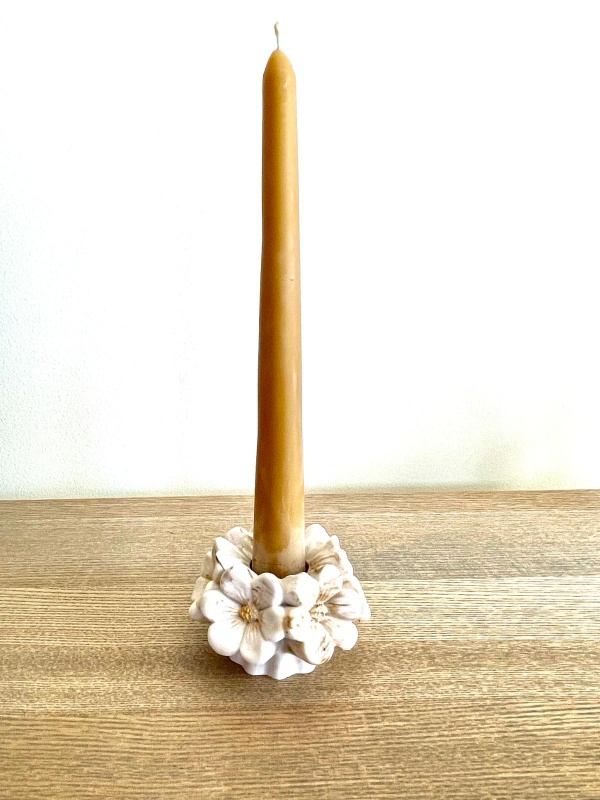 Castiçal floral em jesmonite