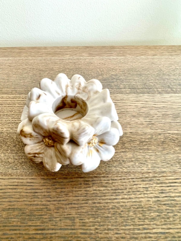 Castiçal floral em jesmonite - Image 3