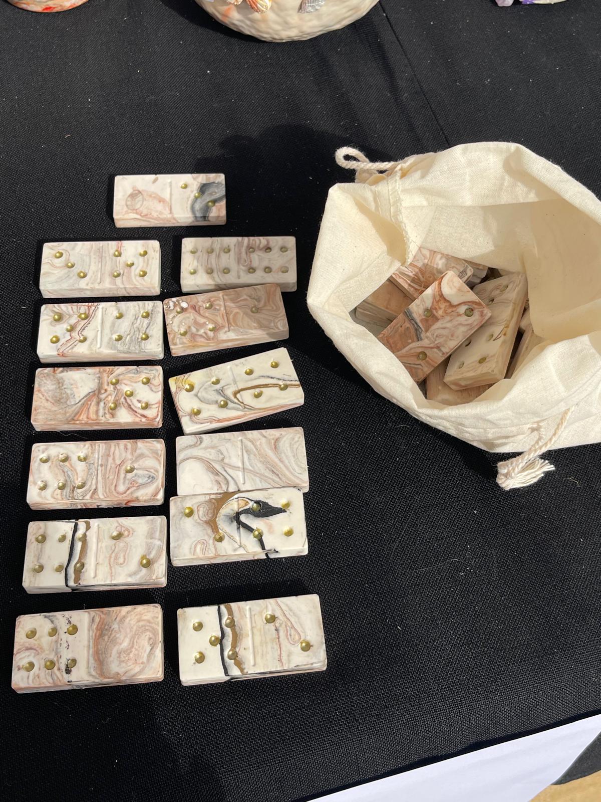 Dominó artesanal em jesmonite – 28 peças