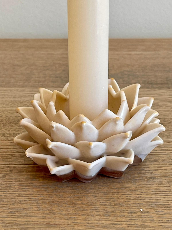 Castiçal Lótus em Jesmonite - Image 4